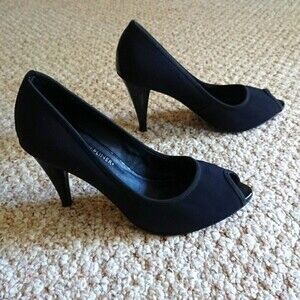 DONALD J PLINER FATIMA BLACK PEEP TOE HEELS -SIZE 7M